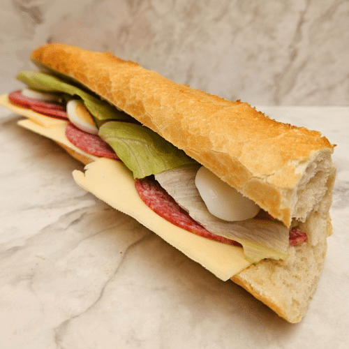 Broodje salami en kaas