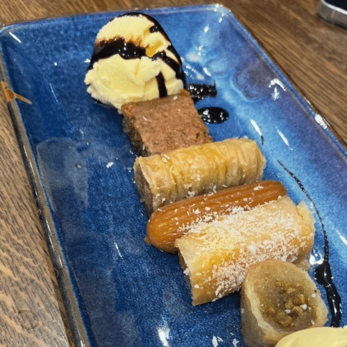 Assortiment de pâtisseries grecques miniatures