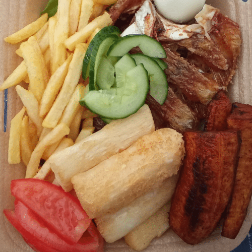 Gebakken Tilapia vis bak banaan bak cassave