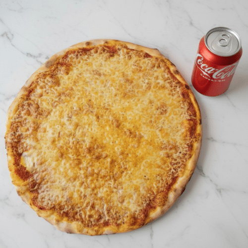 Margherita pizza met drank