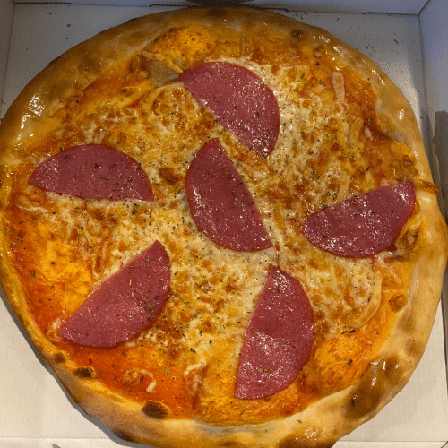 Pizza salami pikan