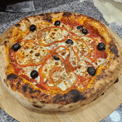 Pizza al tonno e cipolla