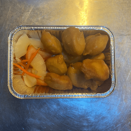 Gebakken kippenblokjes met zoetzure saus