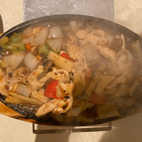 Teppan met kippenblokjes en zwarte bonen