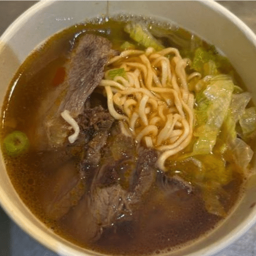 Bouillon de nouilles au bœuf