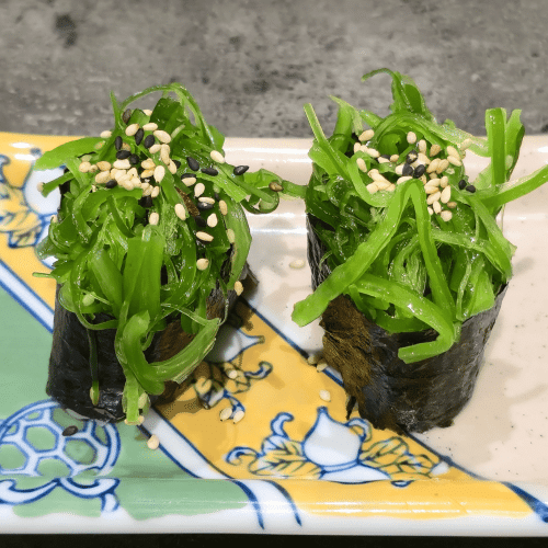 Gunkan d'algues et sésames