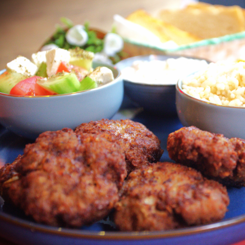 Kefta accompagné de riz et de salade