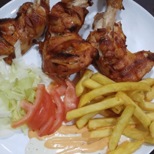 Assiette de poulet cuit au four