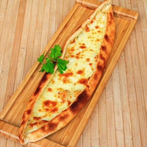 Kasarli pide (met mozzarella kass)