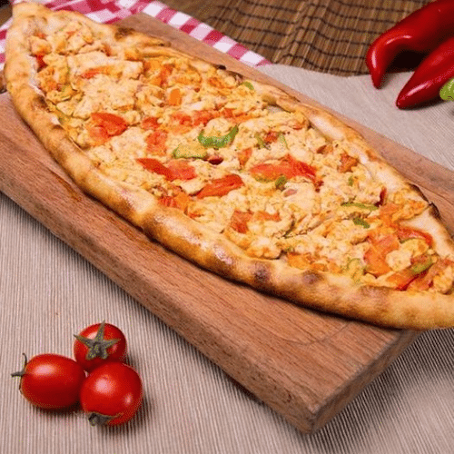 Tavuklu pide(met kip)