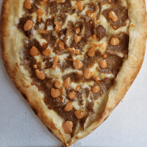 Pide mit Kebabfleisch