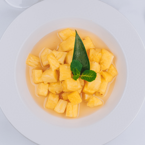 Salade d'ananas à la bergamote et au thé vert