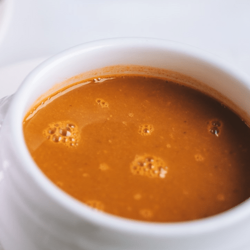 La fameuse soupe de poissons de roche, croûtons à l'ail, rouille et fromage