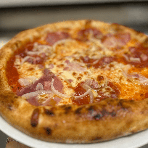 Hausgemachte Pizza Dal Capo aus original napolitanischem Teig