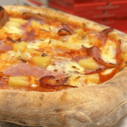 Hausgemachte Pizza Länggasser aus original napolitanischem Teig