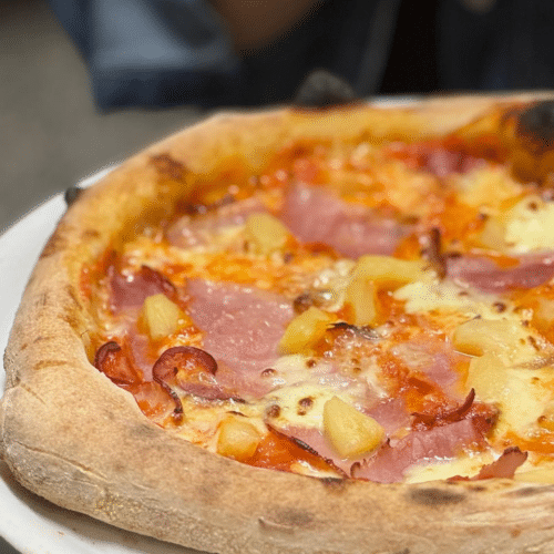 Hausgemachte Pizza Thon aus original napolitanischem Teig