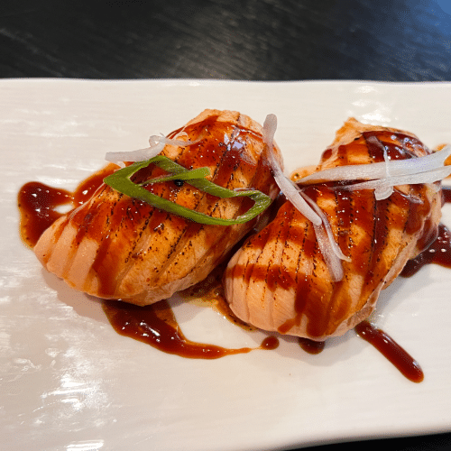Grillierter Lachs Nigiri (2 Stück)