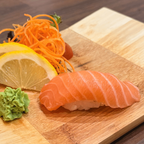 Lachs Nigiri (2 Stück, roh)