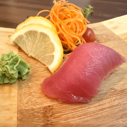 Thunfish Nigiri (2 Stück, roh)