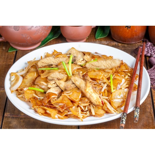 512. PÂTES DE RIZ SAUTEES AU POULET FACON CHINOISE