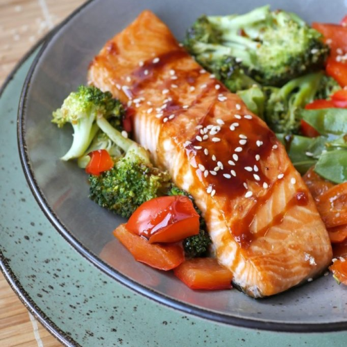 Gebratene Lachsfilet mit Teriyaki Sauce