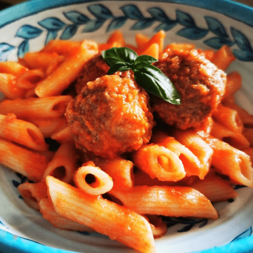 Penne rigate al pomodoro et boulettes de viande