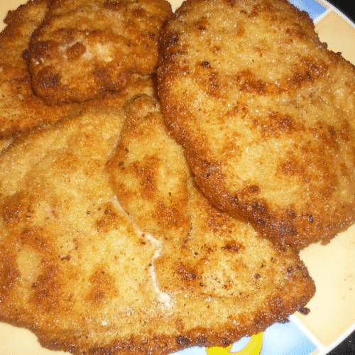 Hausgemachtes paniertes Pouletschnitzel