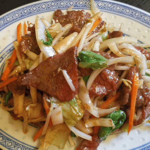 Boeuf sauté aux légumes 杂菜牛肉