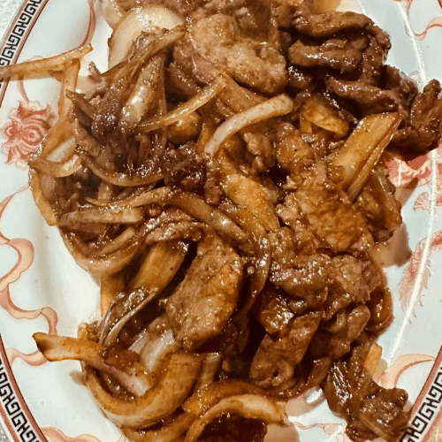 Boeuf sauté aux oignons frais 洋葱牛肉