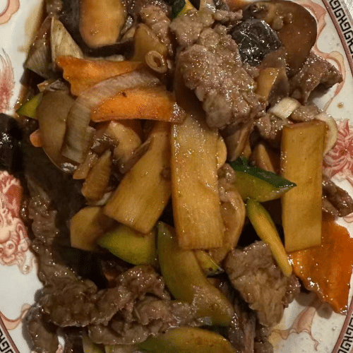 Boeuf sauté champignons et bambou 双东牛肉
