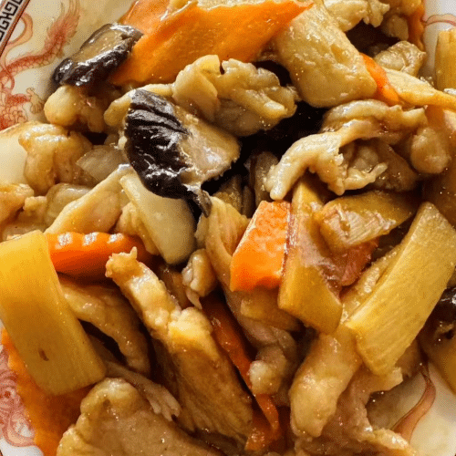 Poulet sauté champignons et bambou 双东鸡