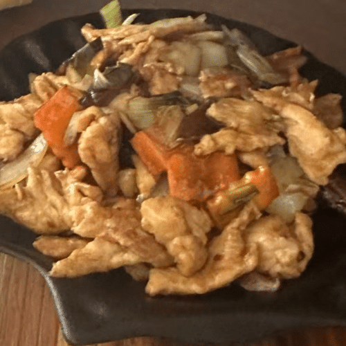Poulet sur ardoise 铁板鸡