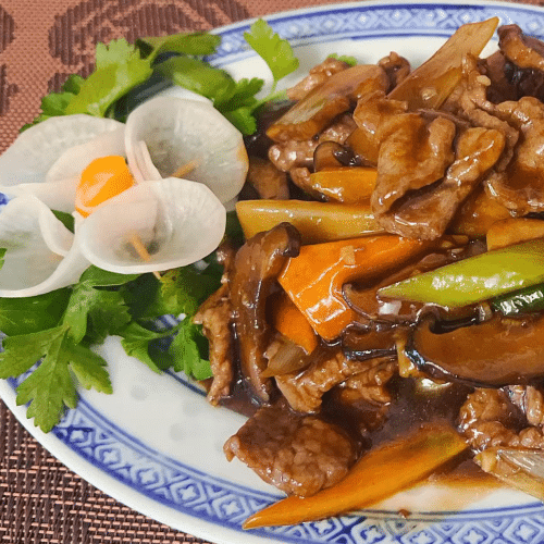 Porc aux champignons et pousses de bambou