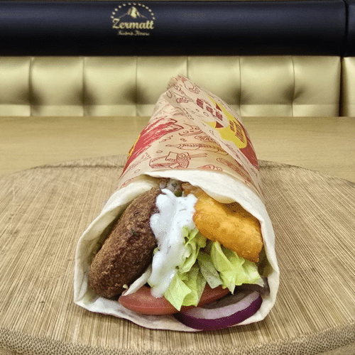Fallomi im Fladenbrot falafel mit Halömi