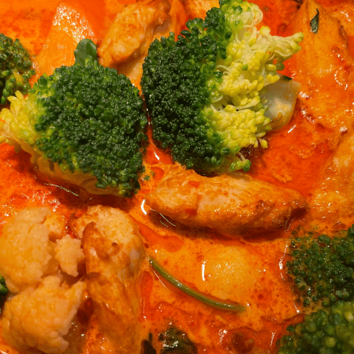 Thai Pouletinnenfilet mit rotem Curry (mittelscharf, halal)