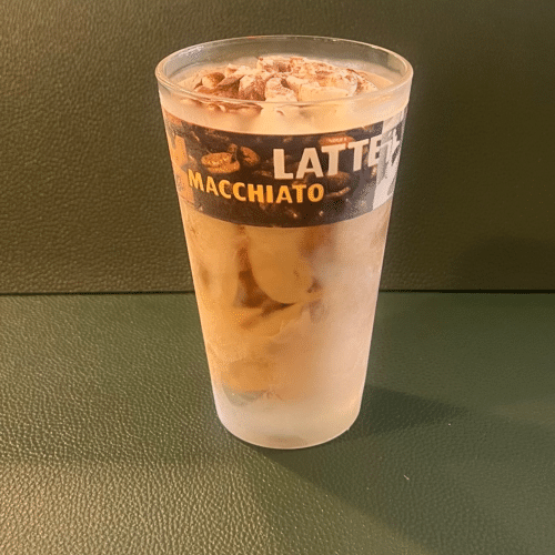 Latte Macchiato-Eis im Glas