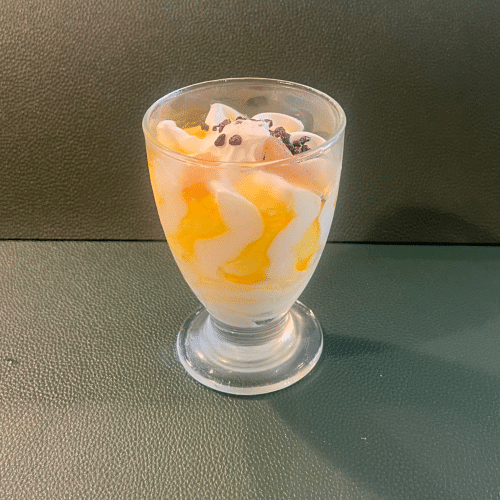 Pina Colada-Becher im Glas