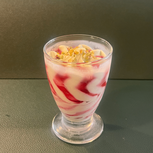 Pistacchio Amarena-Becher im Glas