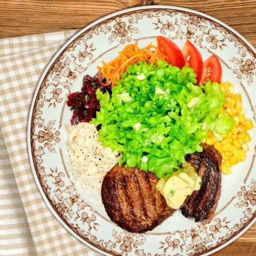 Fitnessteller mit Schweinssteak