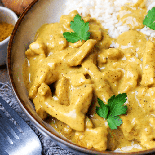 Pouletgeschnetzeltes an milder roter Currysauce