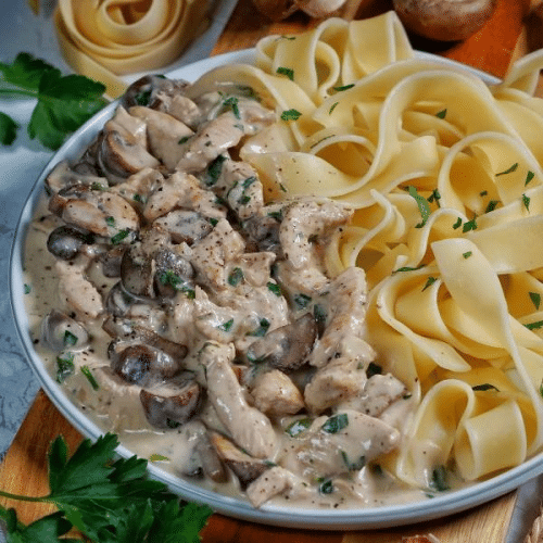 Pouletgeschnetzteltes an Champignonsauce