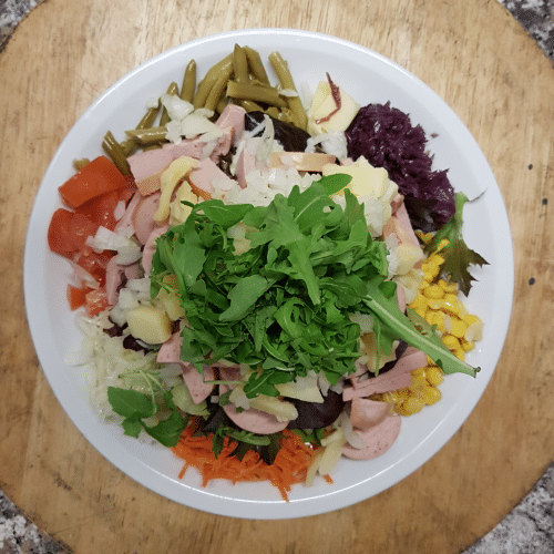 Wurstkäsesalat garniert