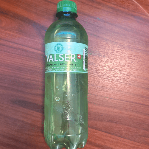 Mineralwasser mit Kohlensäure 0,5l