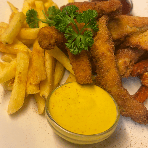 Poulet Sticks 200 Gr, mit Pommes und Currysauce