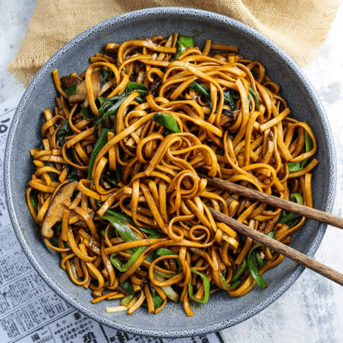 Chinesische Nudeln an milder Curry-Sauce mit Gemüse (vegan)