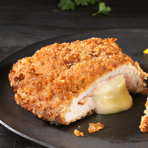 Poulet-Cordon bleu mit Pommes Frites