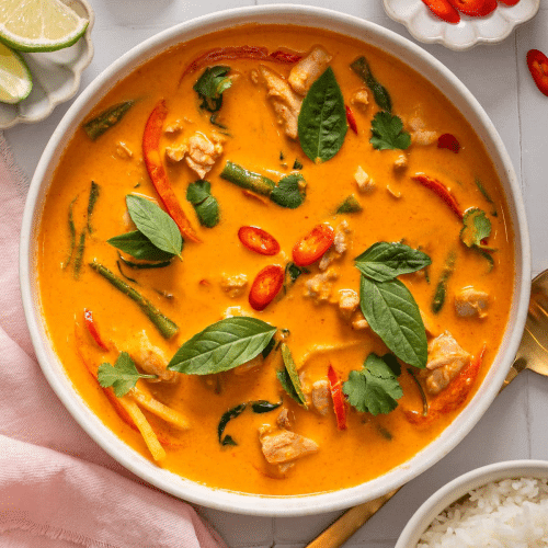Rotes Thai Curry vegan mit Thai-Nudeln