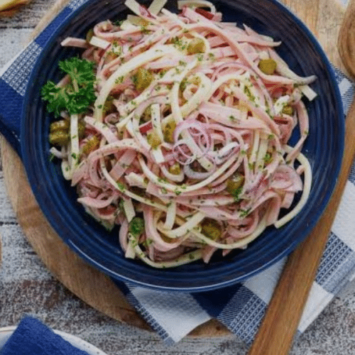 Wurst-Käse Salat (garniert)