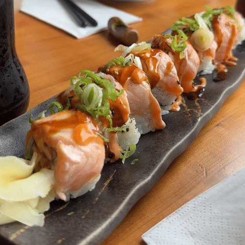 Salmon flambiert Roll (8 Stück)