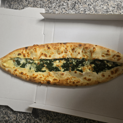 Pide mit Spinat und Käse